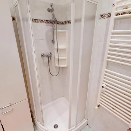 Agreable 2p Moderne En Centre-ville, Proche Avec Balcon, - Fr-1-196-333
