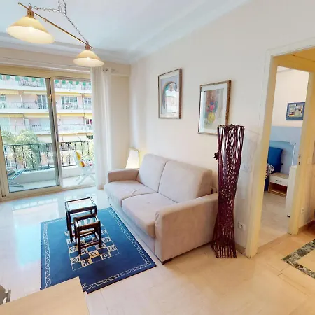 Agreable 2p Moderne En Centre-ville, Proche Avec Balcon, - Fr-1-196-333 Apartament