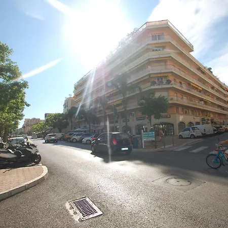Apartment Agreable 2p Moderne En Centre-ville, Proche Avec Balcon, - Fr-1-196-333
