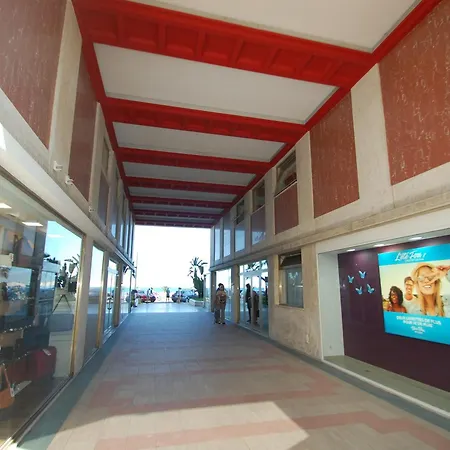 Agreable 2p Moderne En Centre-ville, Proche Avec Balcon, - Fr-1-196-333 * Menton